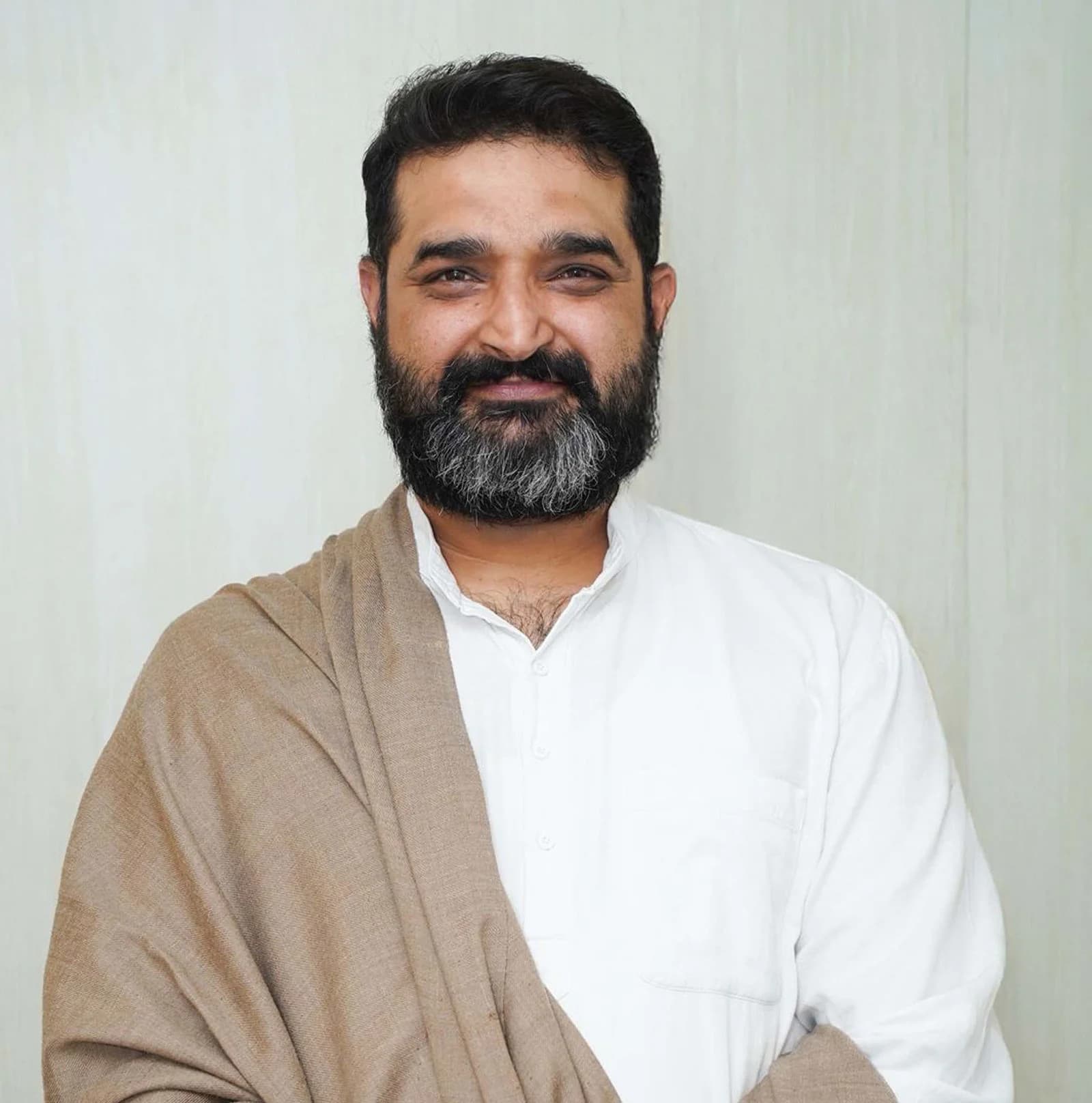 Acharya Yog Shri Ji, yoga teacher and sound healing expert at Sriezaa Yogshala